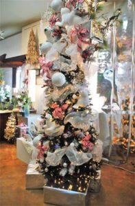 Christmas-Display-2017_Arctic-Tree